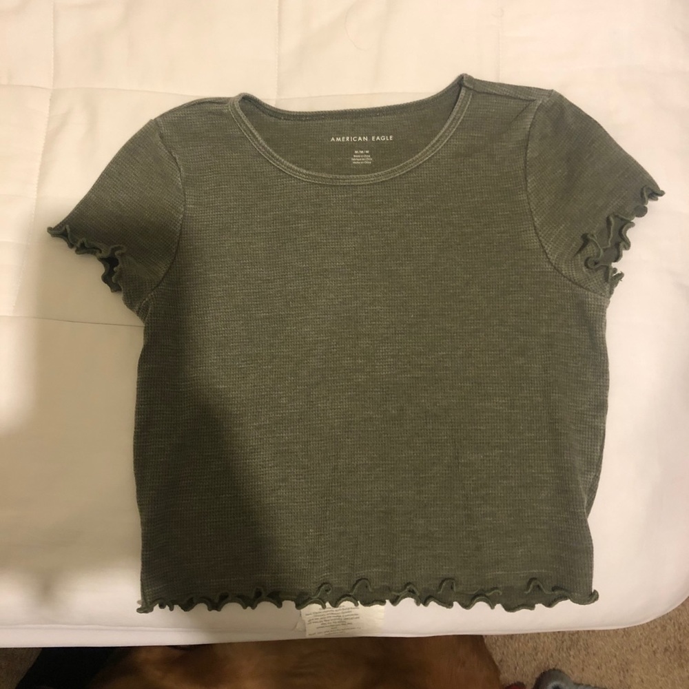 Cropped olive green American Eagle shirt sleeve